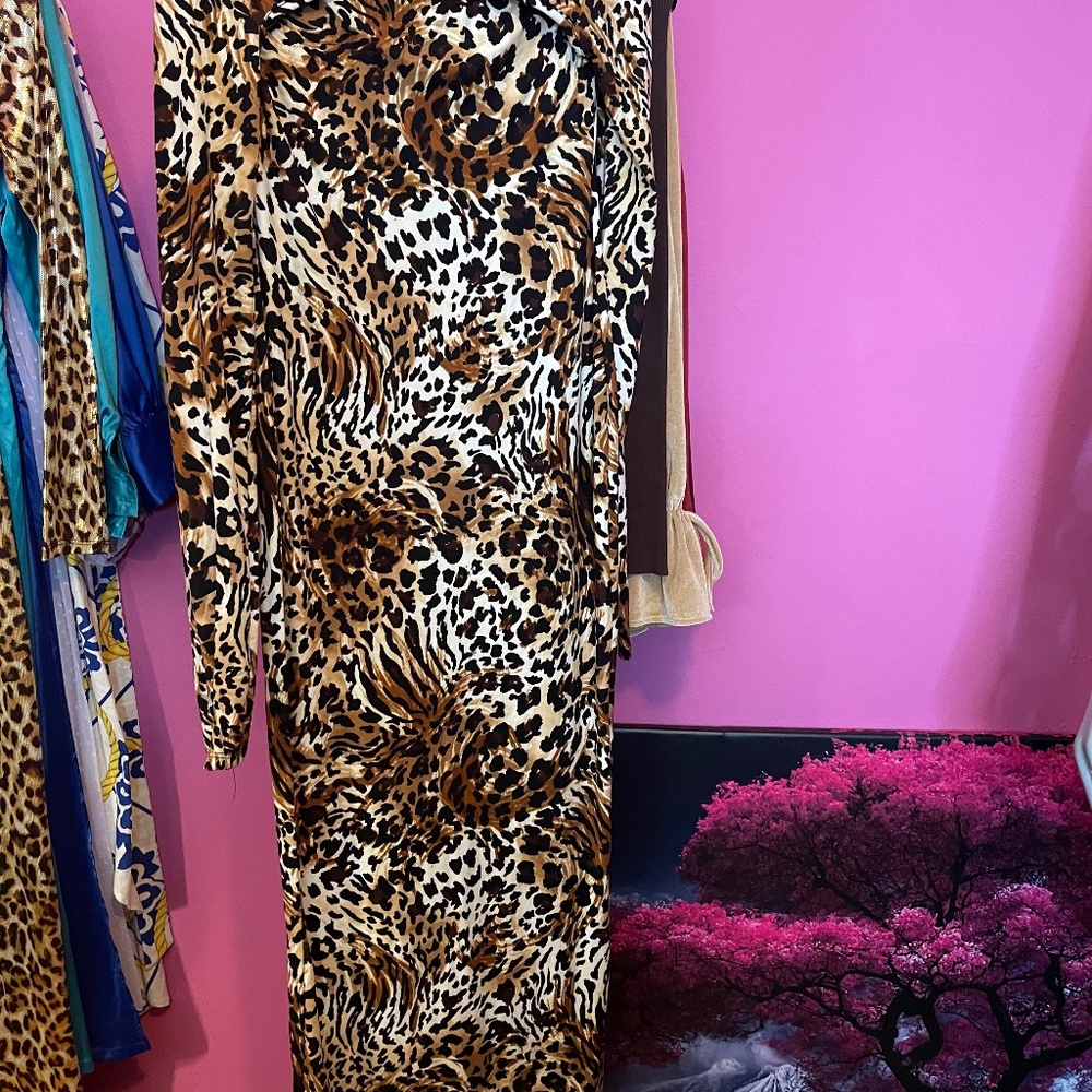 Two pieces animal print dress with removable cropped long sleeve top